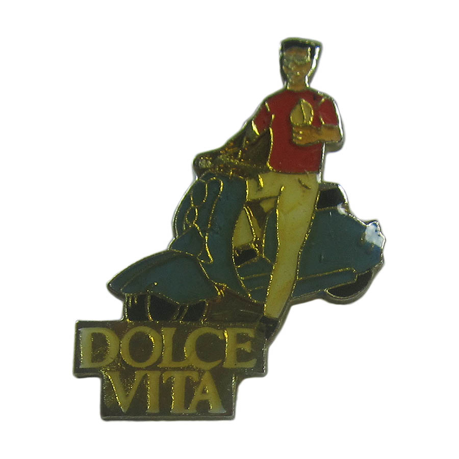 ピンズ ベスパに乗る男 スクーター DOLCE VITA 留め具付き レトロ