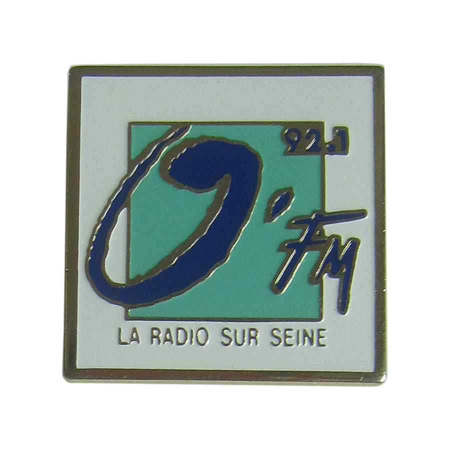 ピンズ ラジオ局 O' FM 92.1 留め具付き