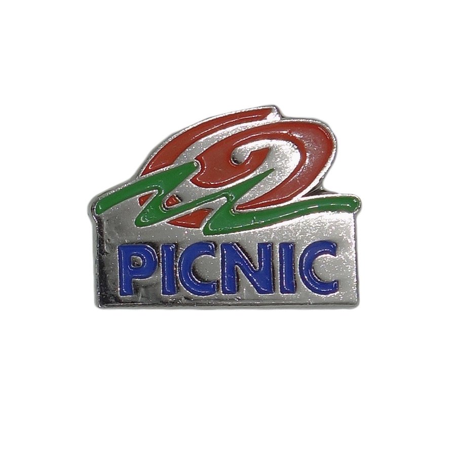 ピンズ PICNIC 留め具付き レトロ