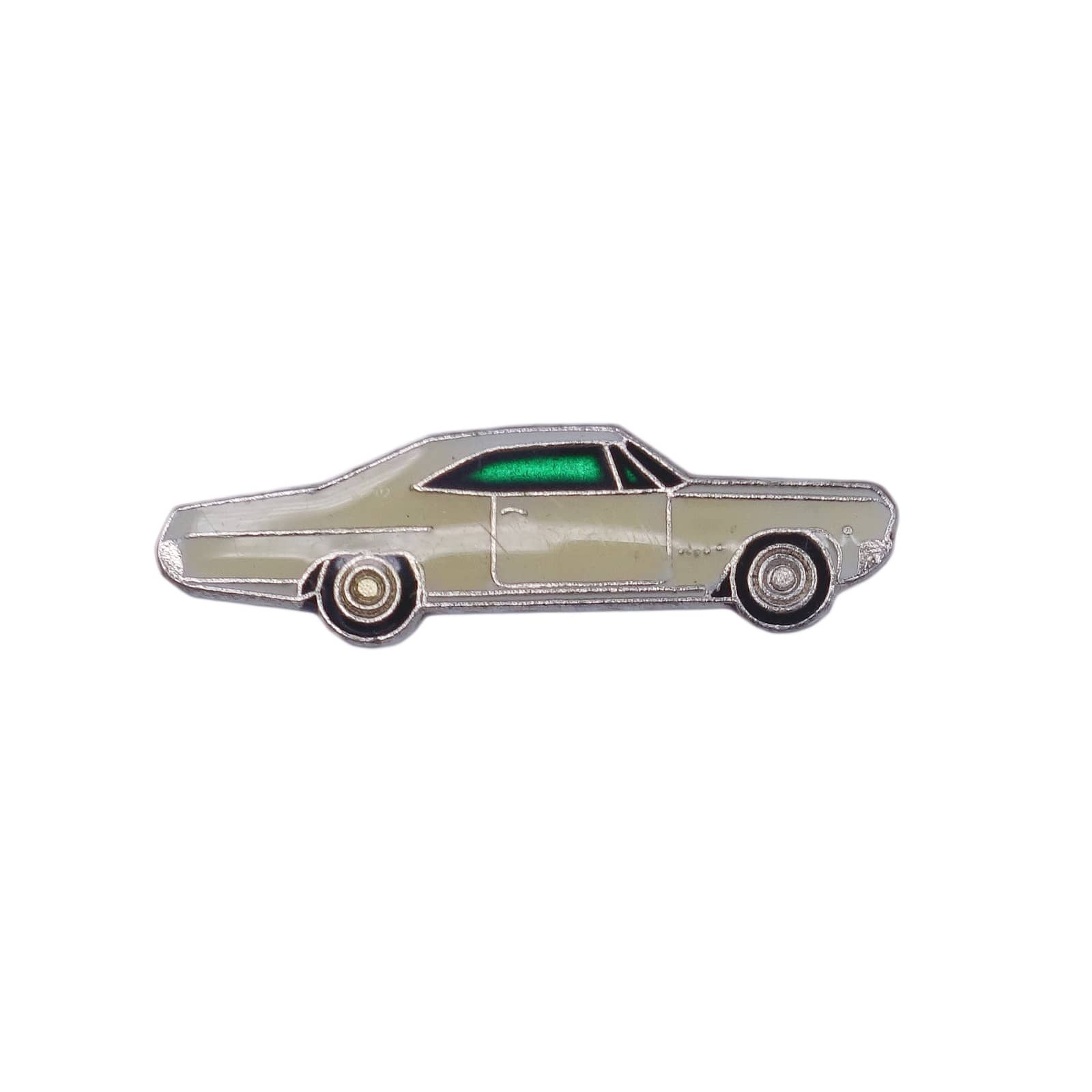 自動車 ピンズ 白