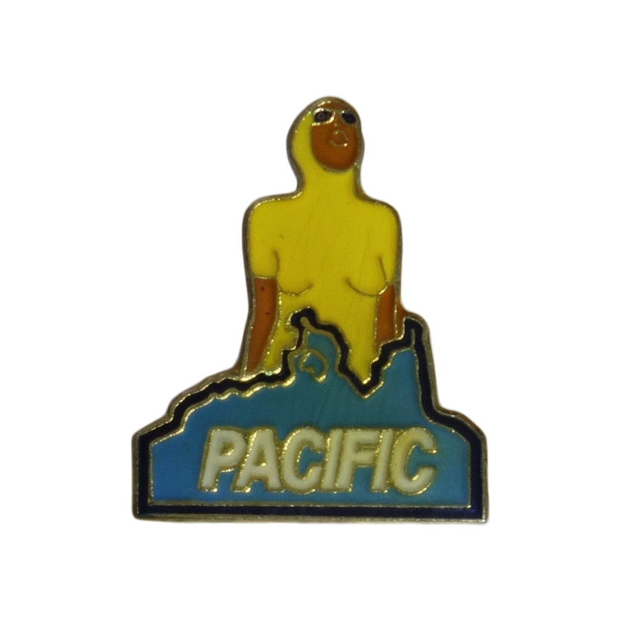 セクシー ピンズ 海 女性 PACIFIC 留め具付き ピンバッジ