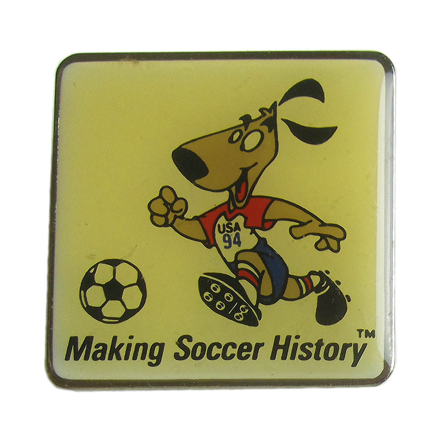 ピンズ サッカー World Cup USA 94 Striker 留め具付き レトロ