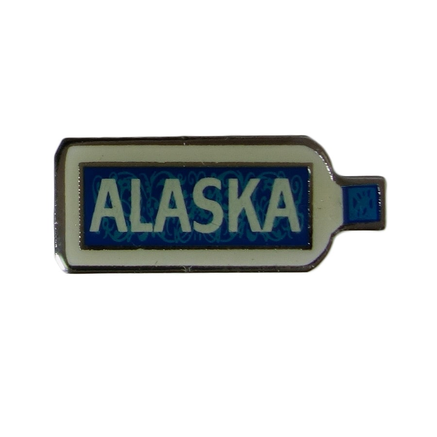 ピンズ ウォッカ ALASKA お酒 ボトル型 留め具付き ピンバッジ